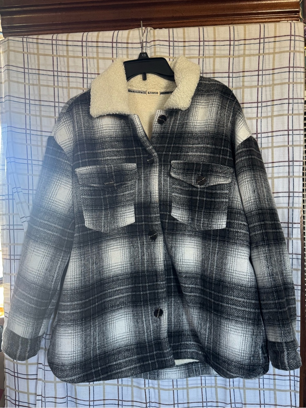 Oversized Sherpa-Lined Plaid Jacket - Black & White